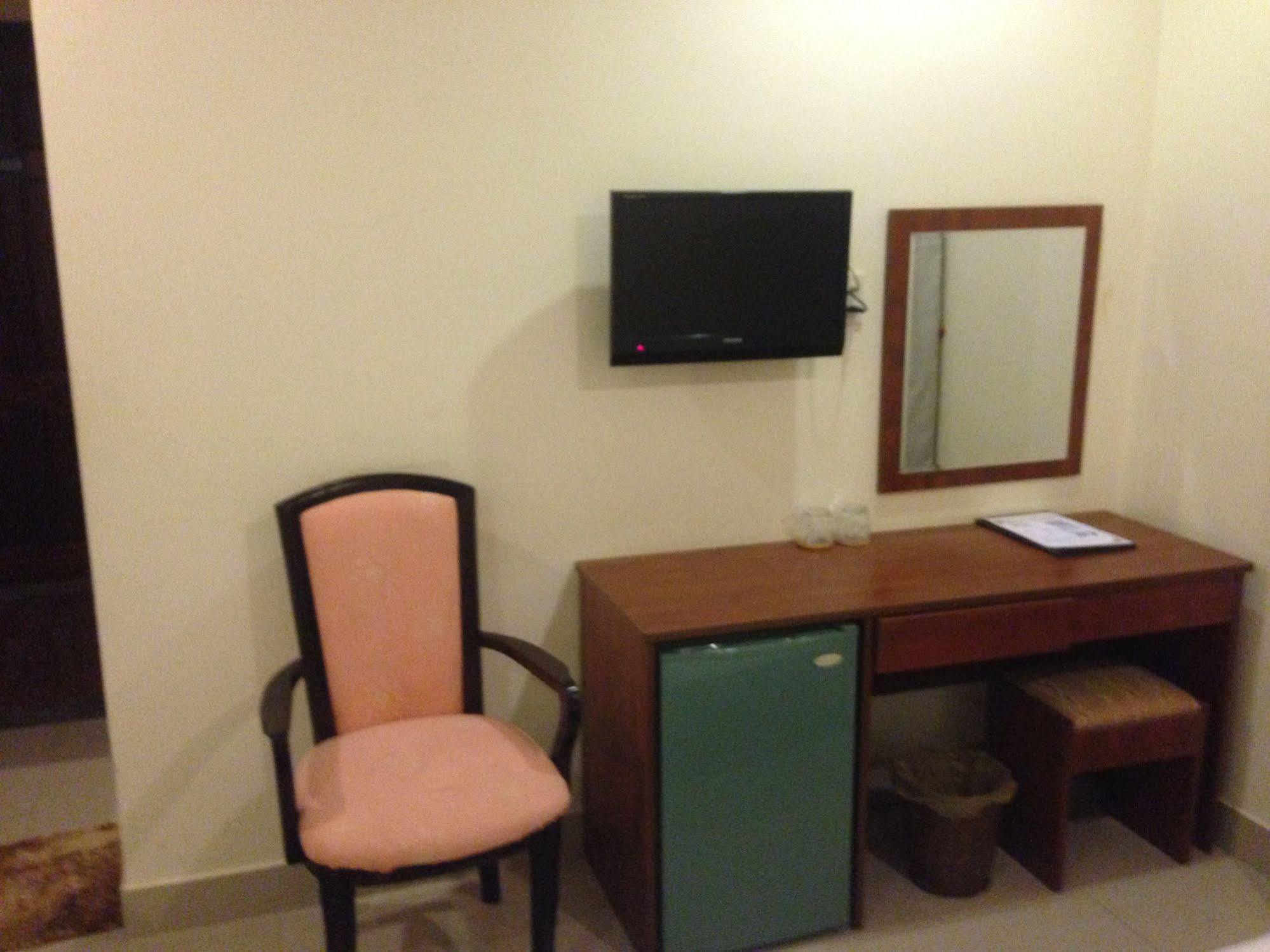 Golden Star Hotel Hue Exterior foto